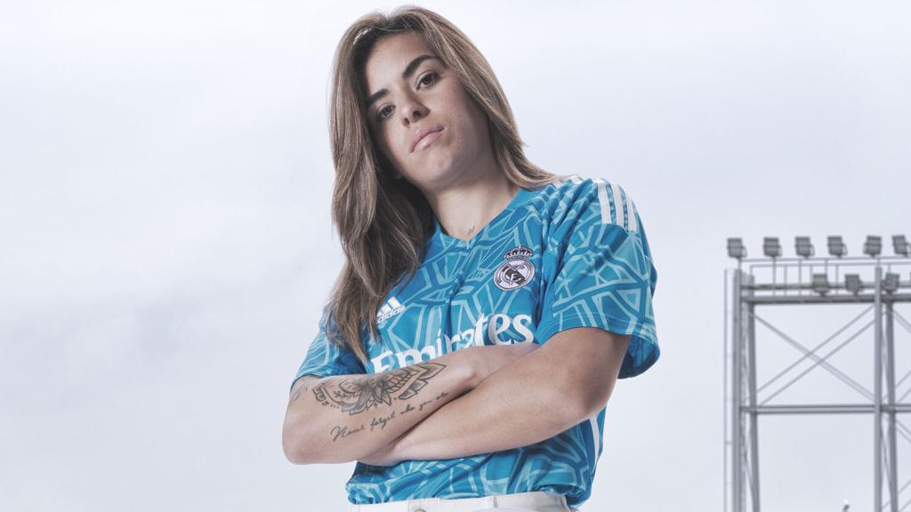 Misa Rodríguez con la nueva equipación para los porteros del Real Madrid para el curso 2022/2023