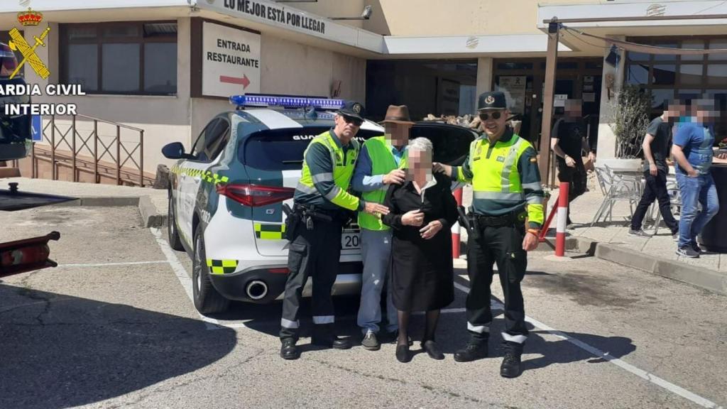 La Guardia Civil, ángel de la guarda de una mujer de 95 años en la A-4 en Toledo
