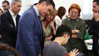 Pedro Sánchez visita el centro de Formación Profesional de Mislata, en Valencia.