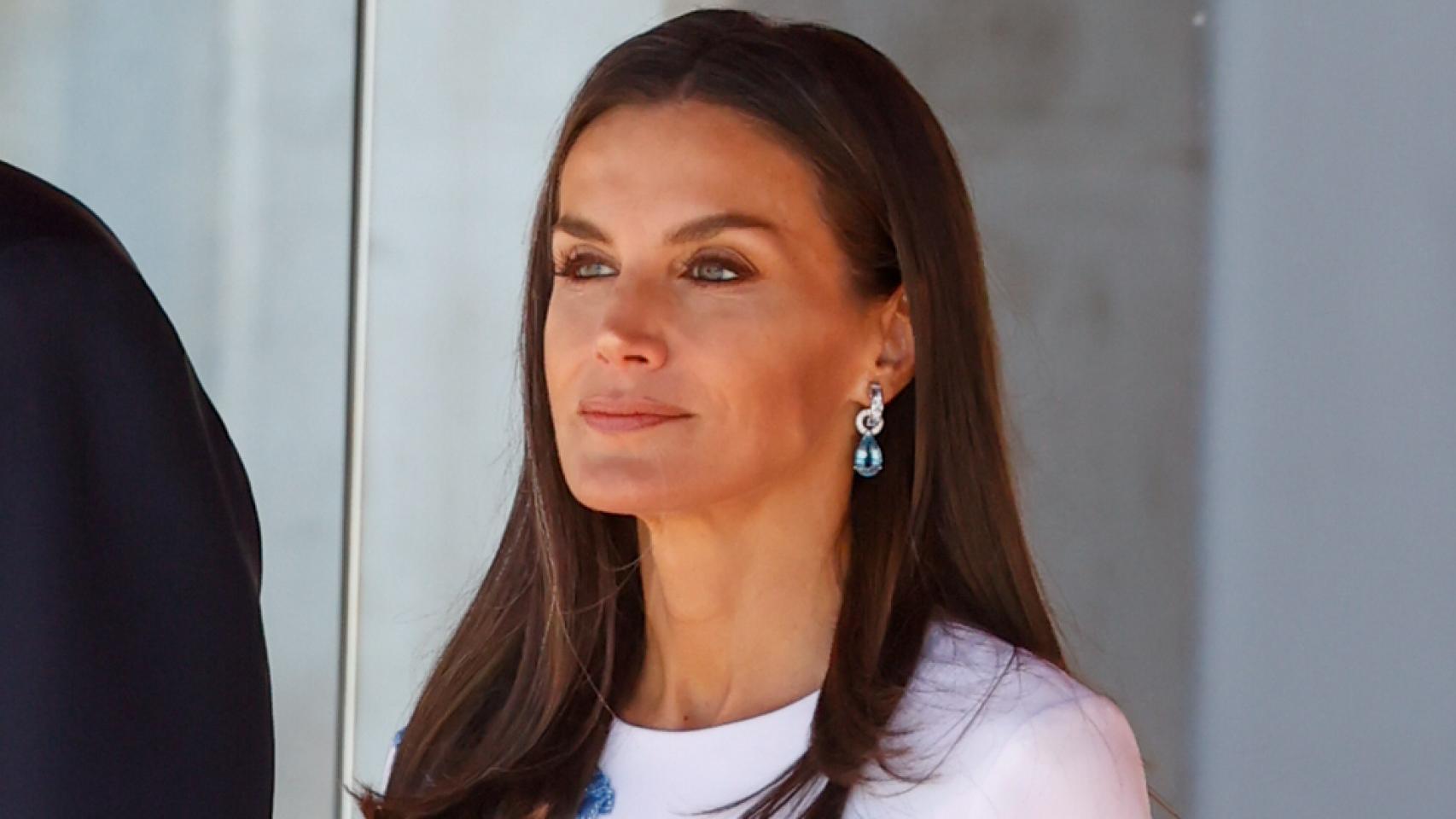 Letizia recibiendo, junto a Felipe VI, al mandatario árabe y su esposa en Madrid este martes 17 de mayo de 2022.