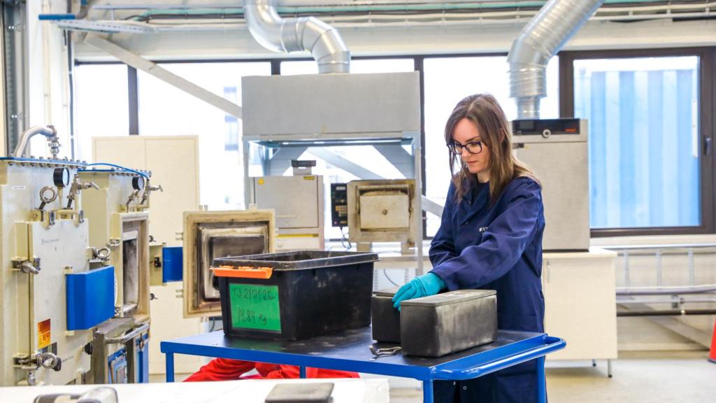 Nuria Espallargas en el laboratorio.