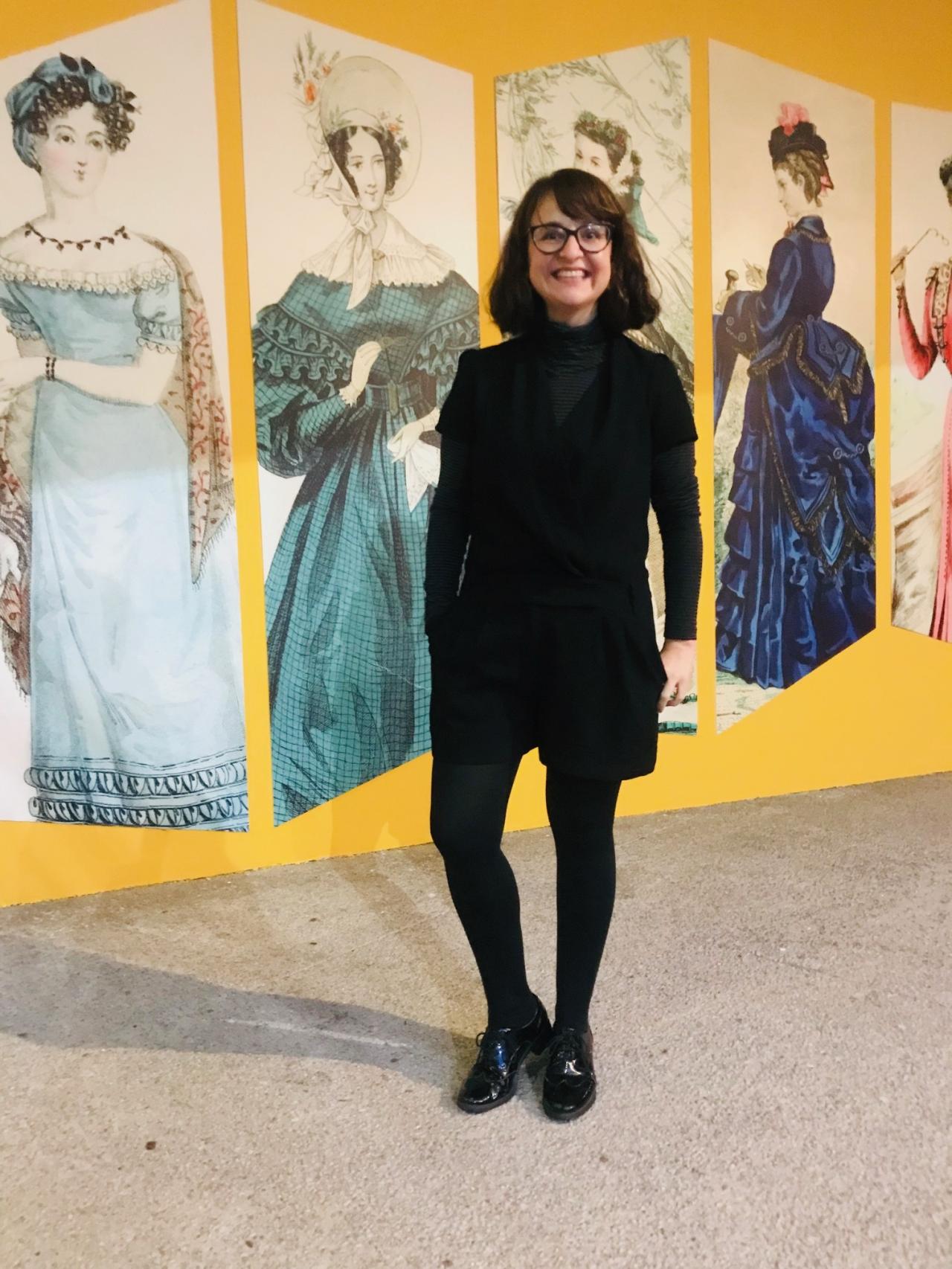 Helena López de Hierro, directora del Museo del Traje, en un rincón del Museo.