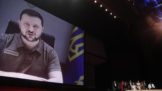 El presidente de Ucrania, Volodimir Zelenski, habla por videoconferencia en la 75ª edición del Festival de Cannes