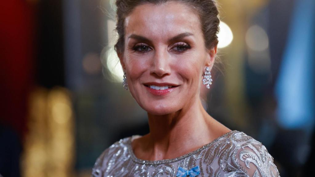 Los pendientes que ha lucido la Reina este martes 17 de mayo en Palacio.