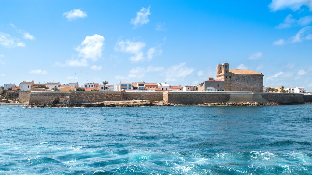 La isla de Tabarca, la joya turística de Alicante.