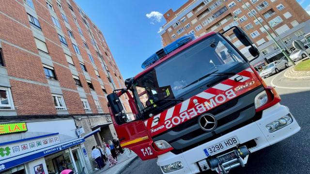 Imagen del camión de Bomberos de León en el incendio.