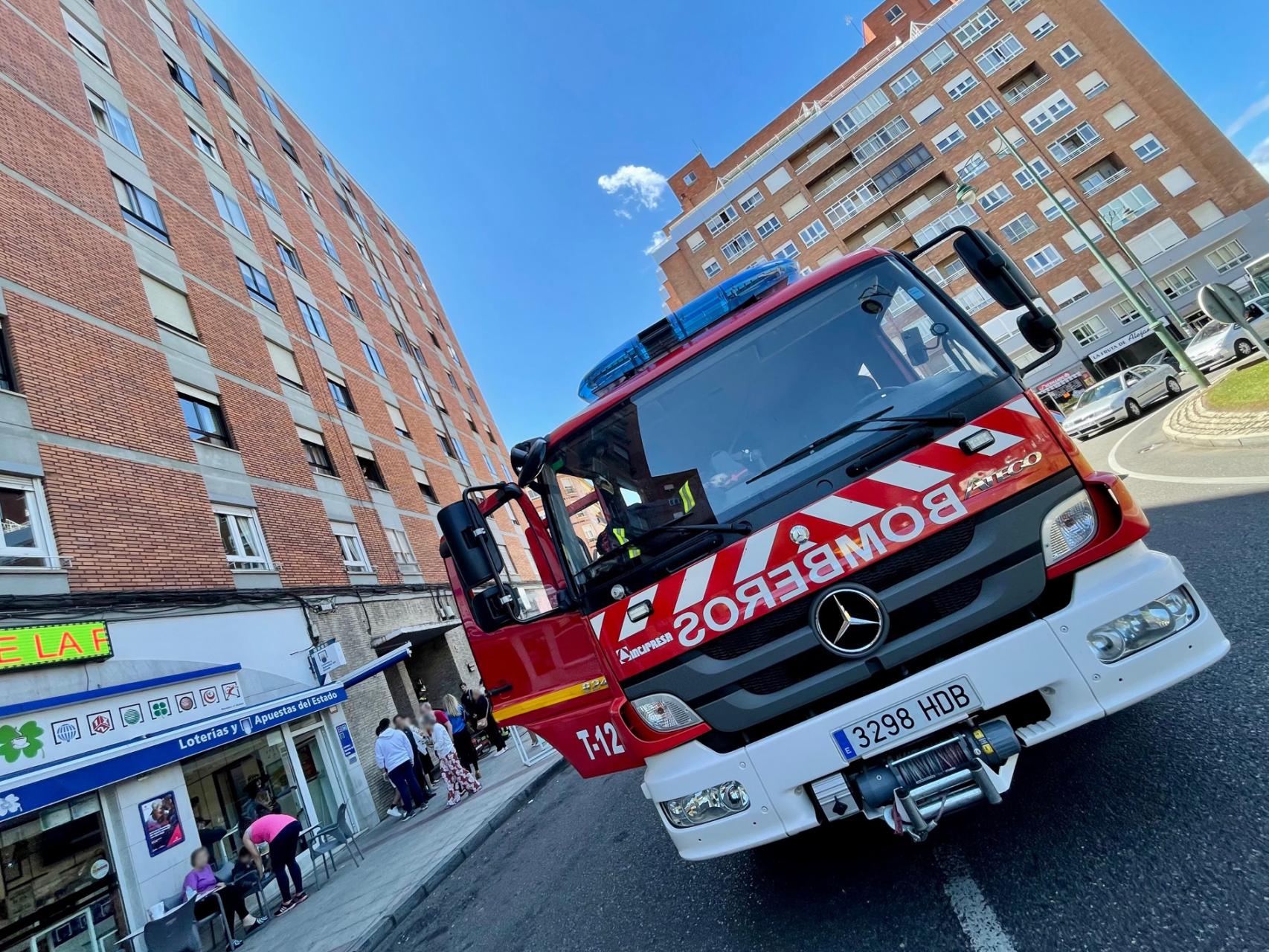 Imagen del camión de Bomberos de León en el incendio.