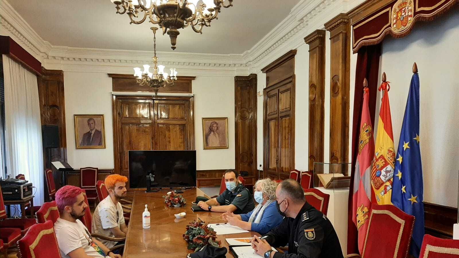 Reunión en la Subdelegación del Gobierno con el colectivo Iguales