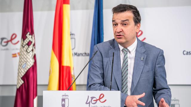 El consejero de Agricultura, Agua y Desarrollo Rural, Francisco Martínez Arroyo.