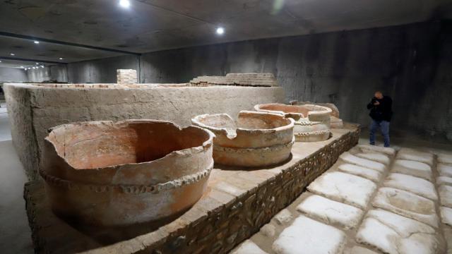 Piletas encontradas en la obra del Metro de Málaga.