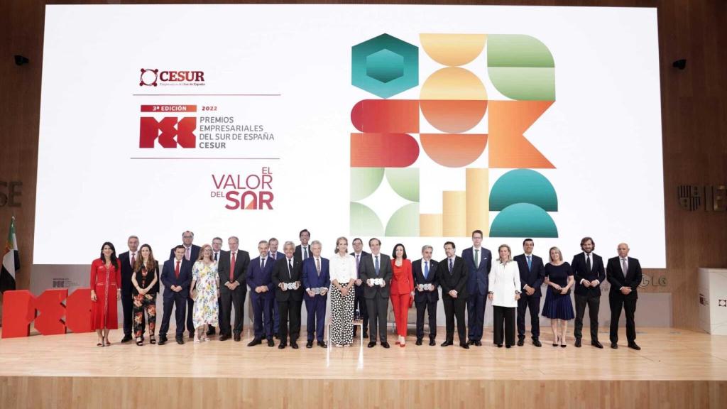 Foto de familia de los premios PEC que entrega Cesur.