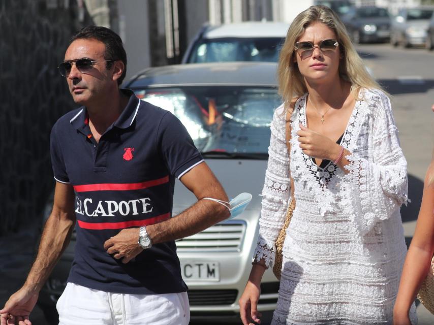 Ana Soria y Enrique Ponce en una imagen de archivo tomada en agosto de 2020, en Almería.