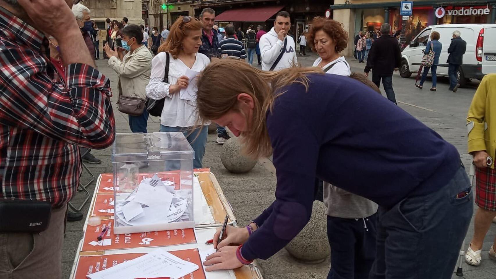 Pablo Fernández votando el pasado domingo