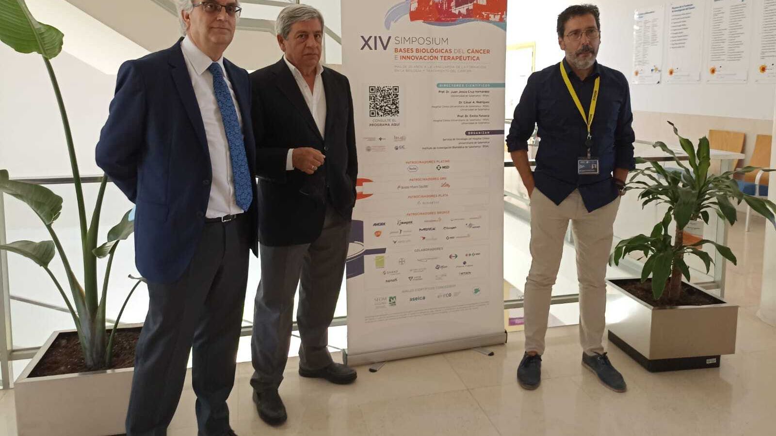 Los doctores Emilio Fonseca, Juan José Cruz y César Rodríguez, en el Centro de Investigación del Cáncer de Salamanca