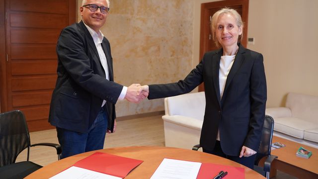 Firma del convenio entre la UPSA y el CSIF