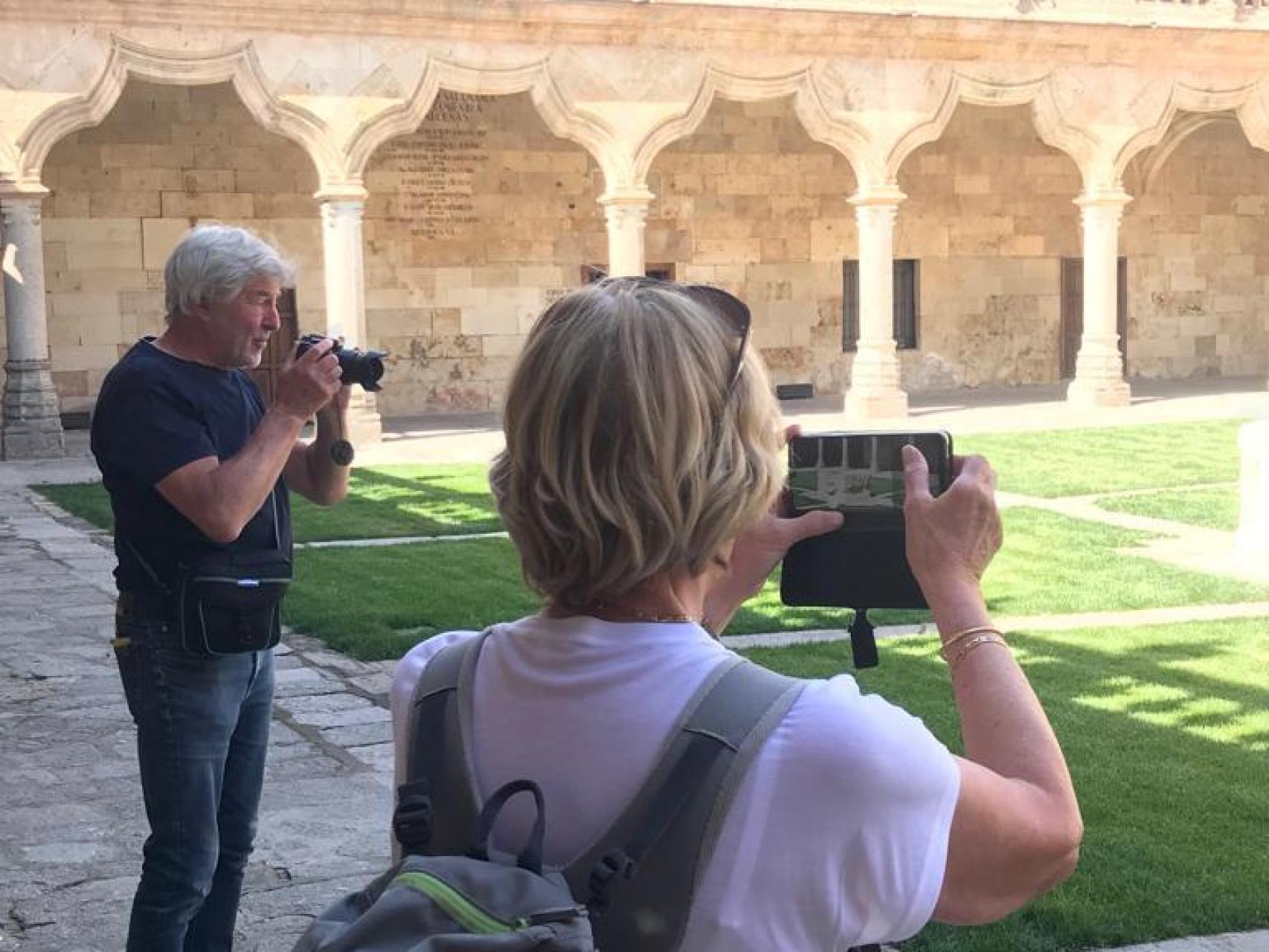 Visita la ciudad un periodista procedente de Bruselas