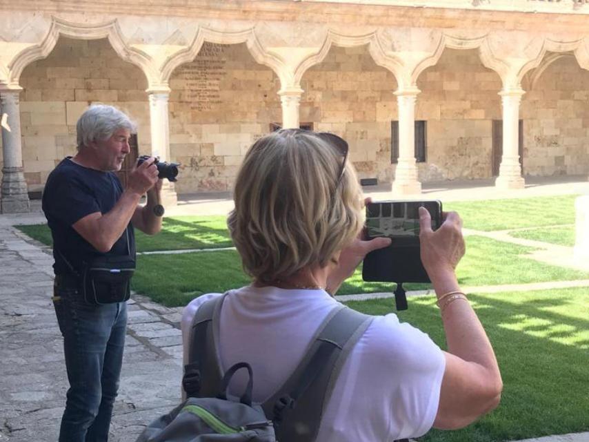 Visita la ciudad un periodista procedente de Bruselas