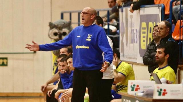 En pie por Fernando Bolea