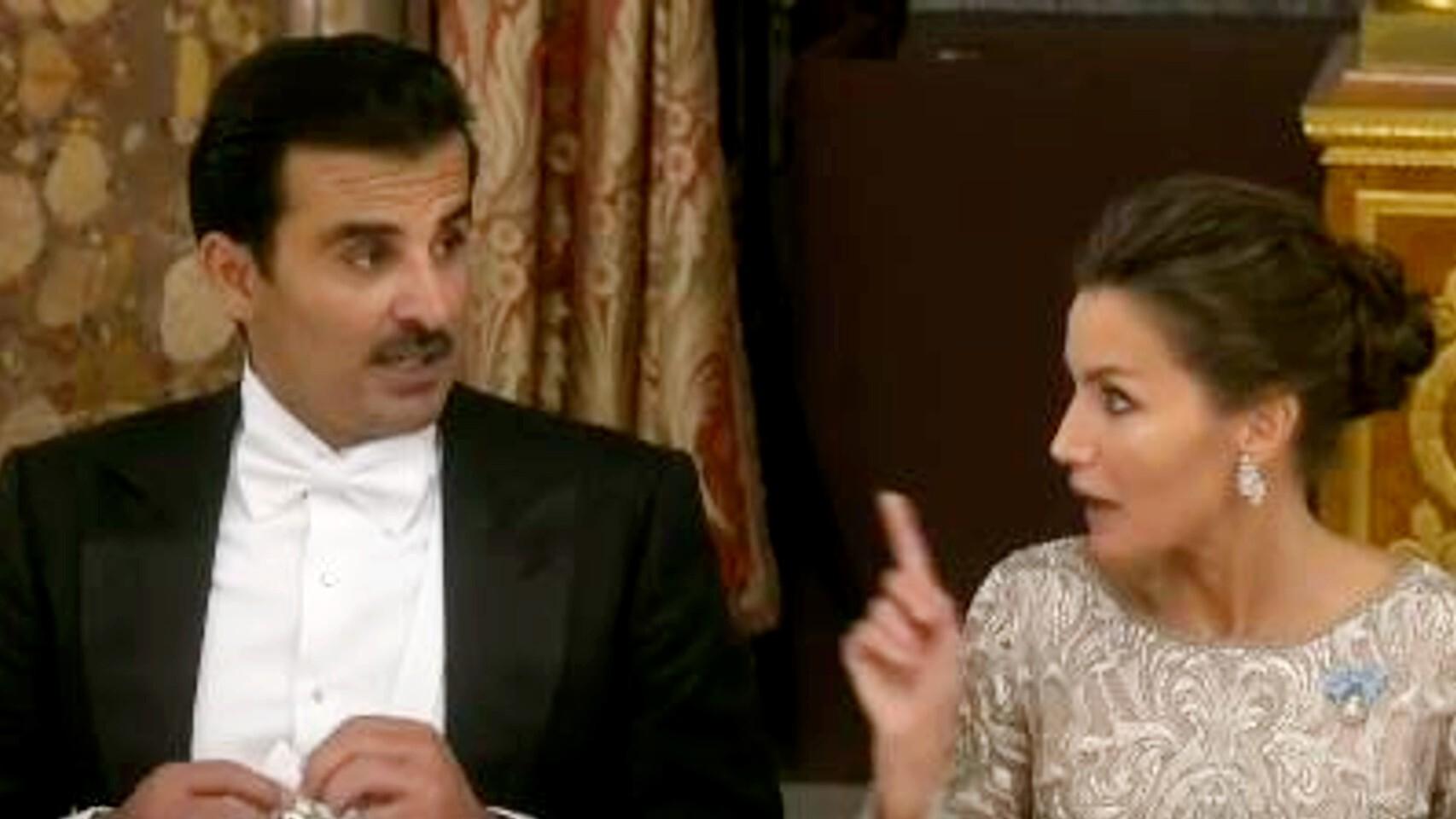 La reina Letizia en la cena de gala junto al emir de Qatar.