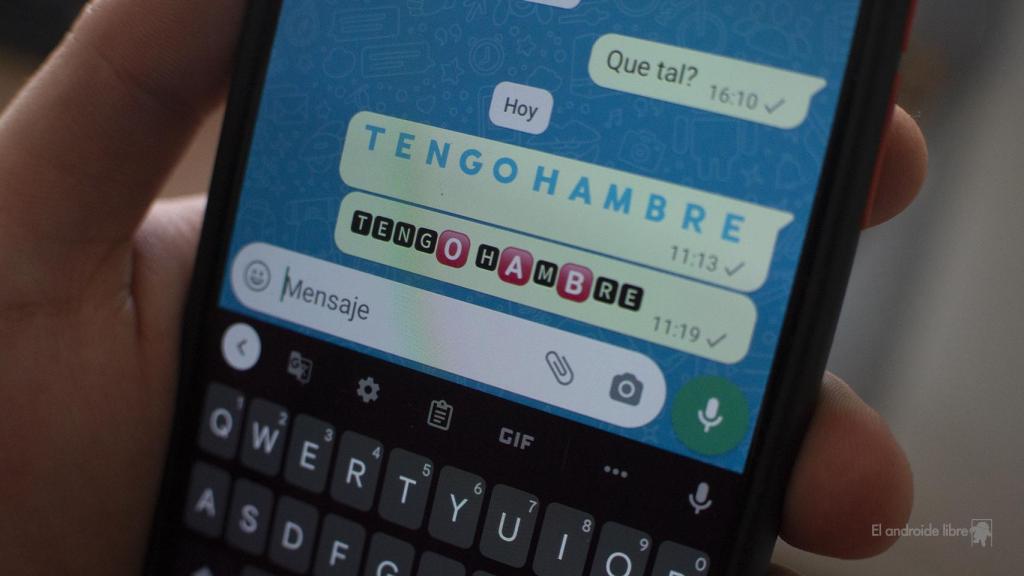 Escribe en WhatsApp con letras de colores