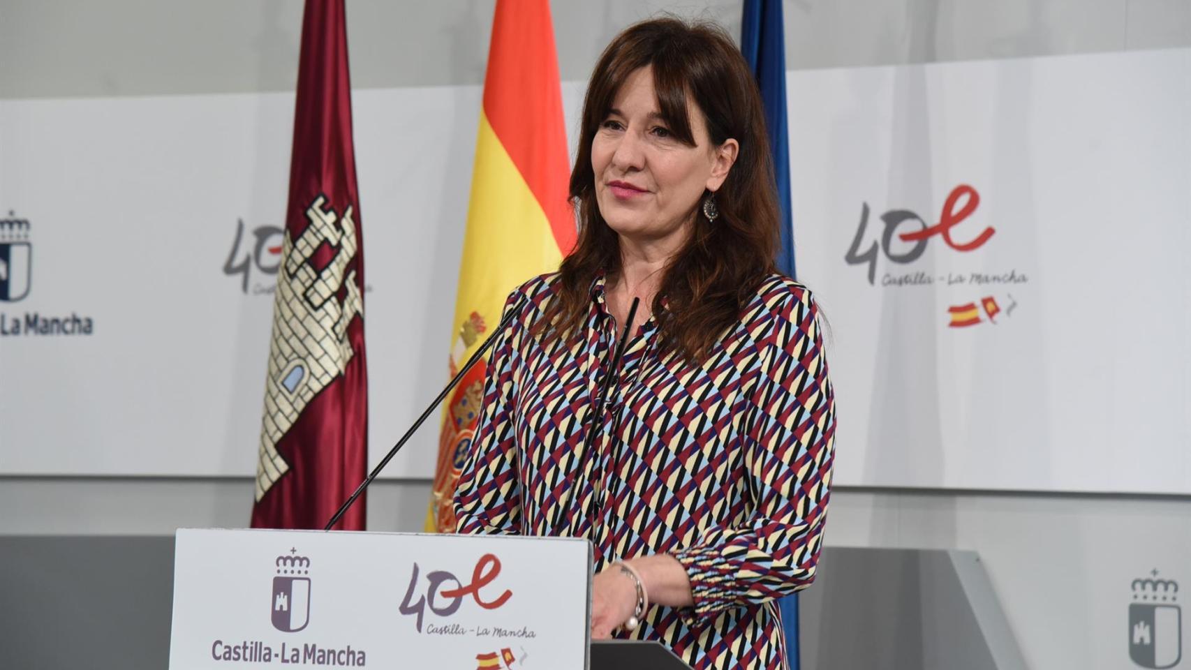La portavoz y consejera de Igualdad, Blanca Fernández, en rueda de prensa.