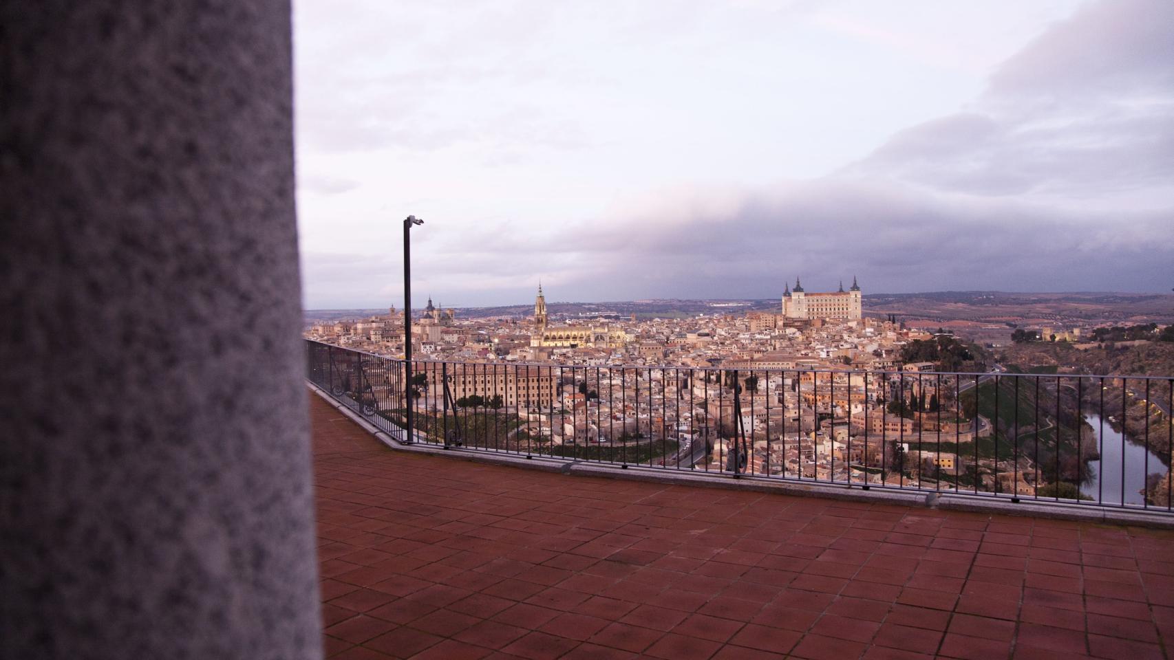Una vista panorámica de Toledo desde el Parador de la ciudad.