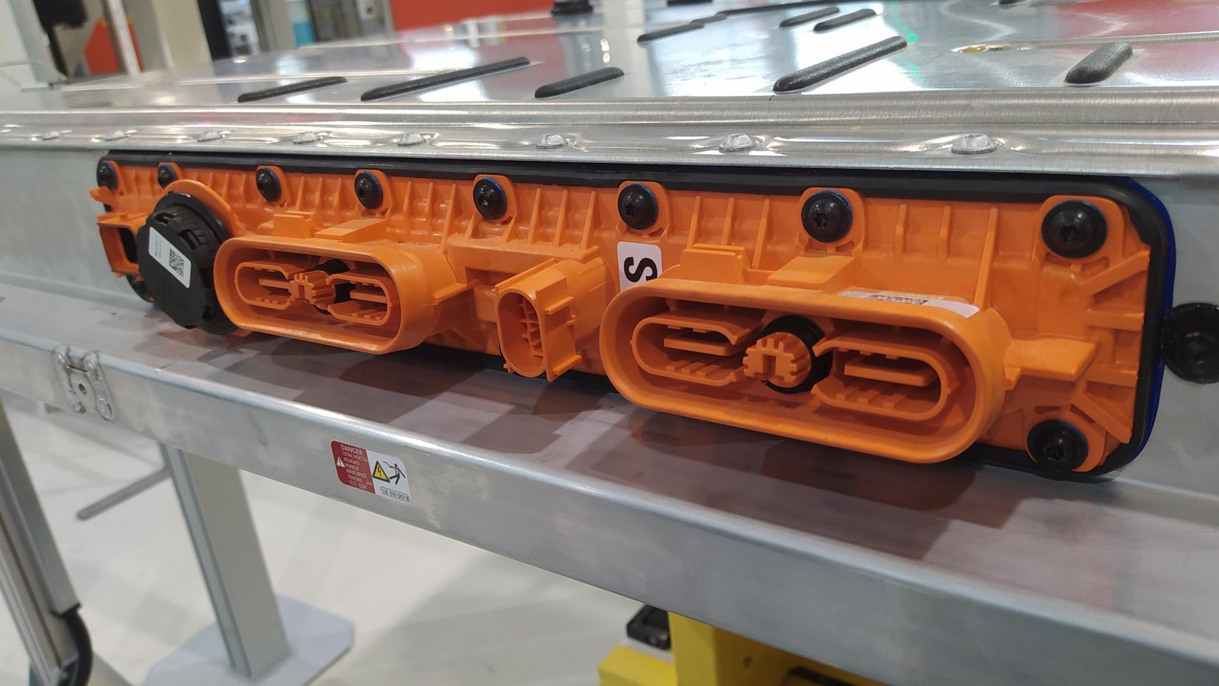 El paso a paso de cómo se 'ensambla' una batería de un coche eléctrico… por Volkswagen y Skoda