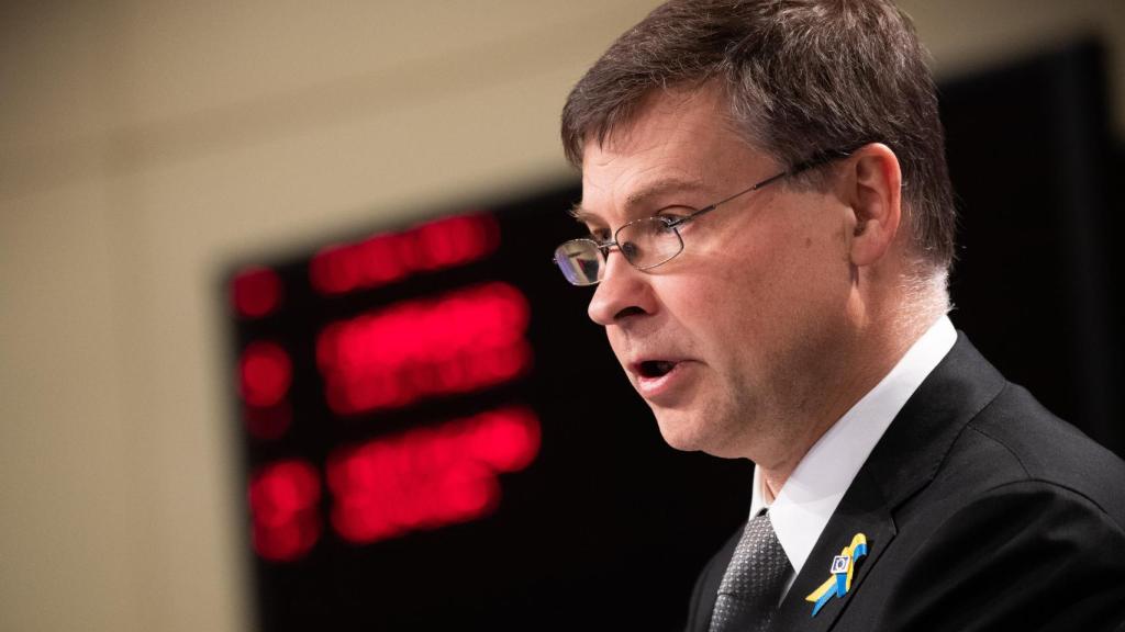El vicepresidente de la Comisión, Valdis Dombrovskis, durante la rueda de prensa de este miércoles