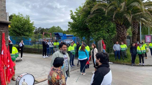 Protesta de trabajadores de Urbaser en el polígono del Tambre.
