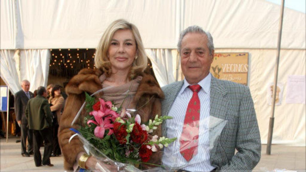 El diestro fallecido, con su esposa.