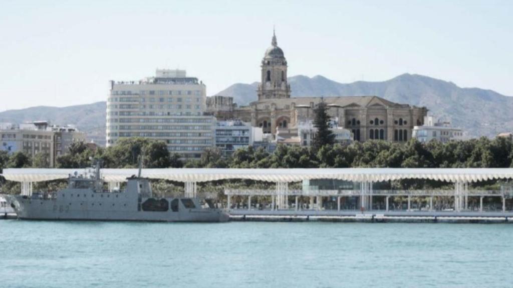 Infografía de la Catedral de Málaga con el nuevo tejado a dos aguas, vista desde el puerto.