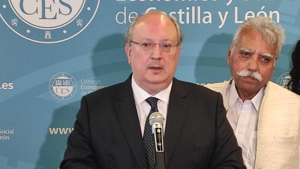 Enrique Cabero junto a Ullah Khan