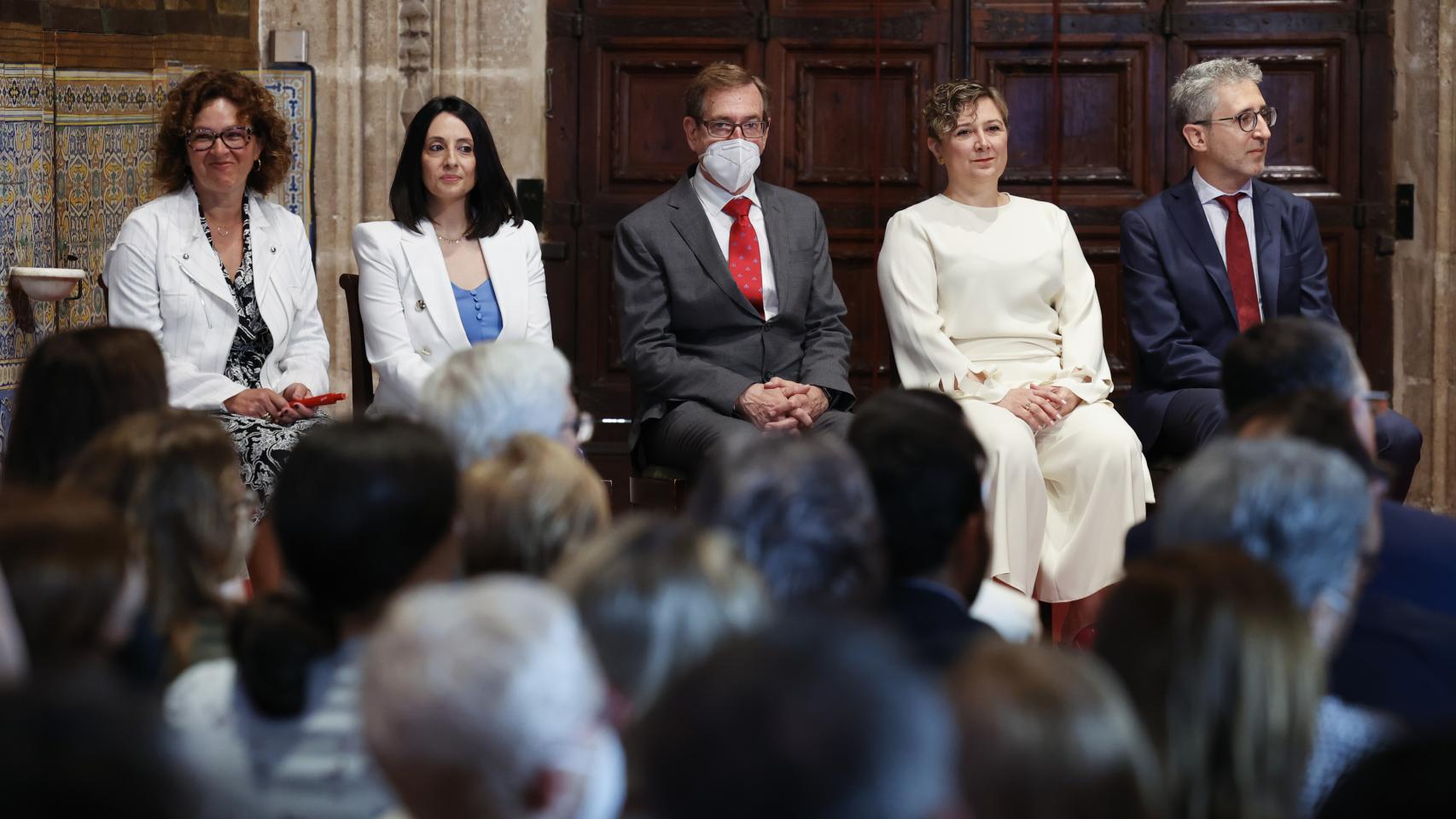 Miguel Mínguez, nuevo conseller de Sanidad, fue el único con mascarilla en el acto de nombramiento del nuevo Consell.