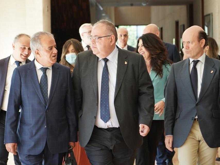 El consejero de Sanidad, Alejandro Vázquez, a su llegada a su comparecencia de este jueves en las Cortes.