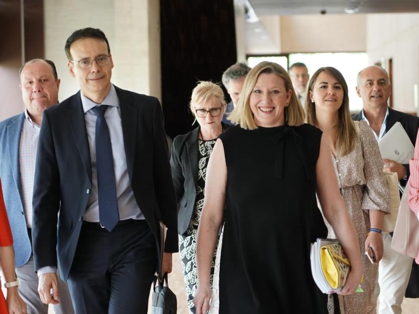 La consejera de Familia, Isabel Blanco, a su llegada a su comparecencia de este jueves en las Cortes.