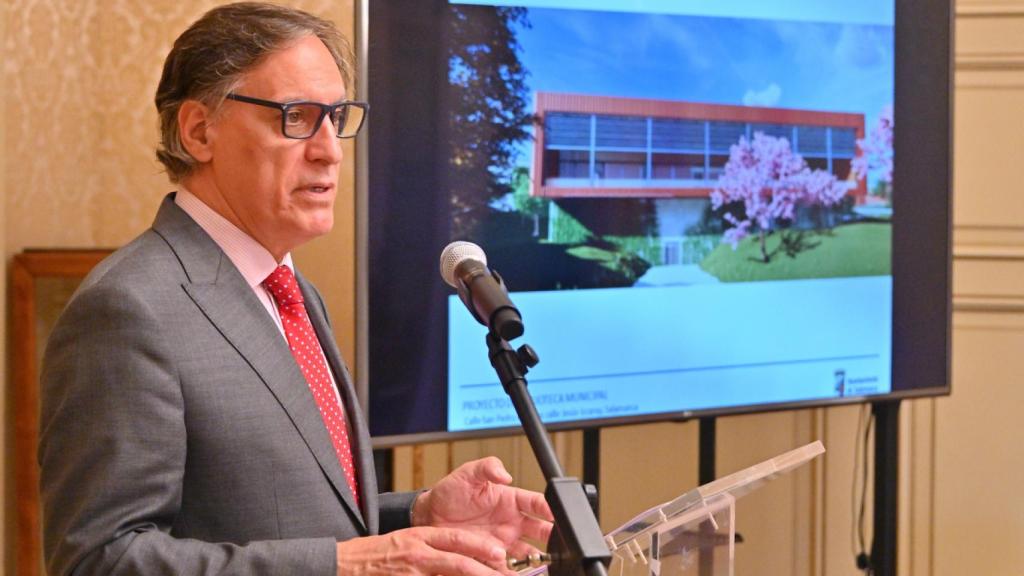 El alcalde de Salamanca, Carlos García Carbayo, presenta el proyecto de la nueva biblioteca