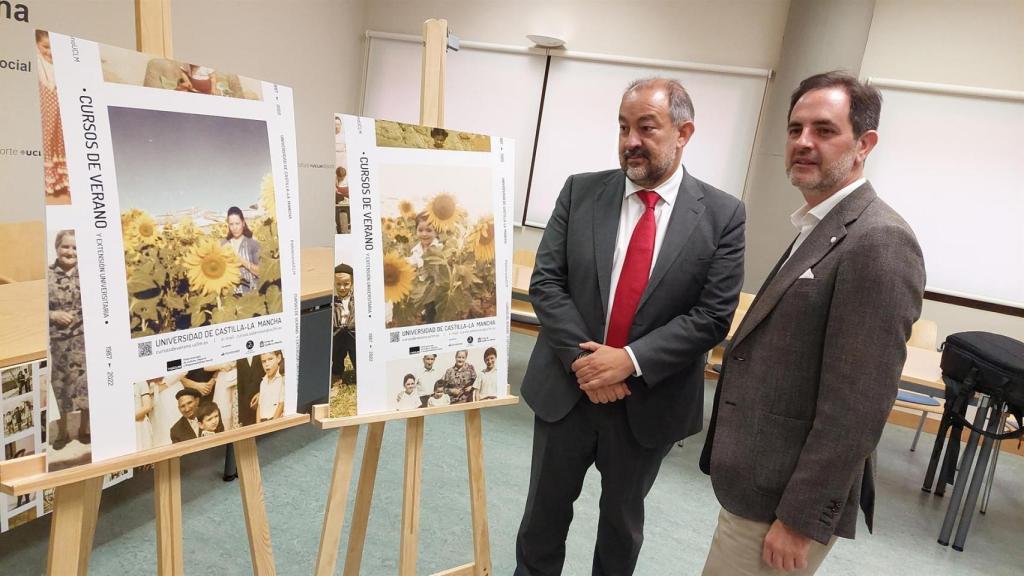 El rector de la UCLM, Julián Garde, en la presentación de los cursos.