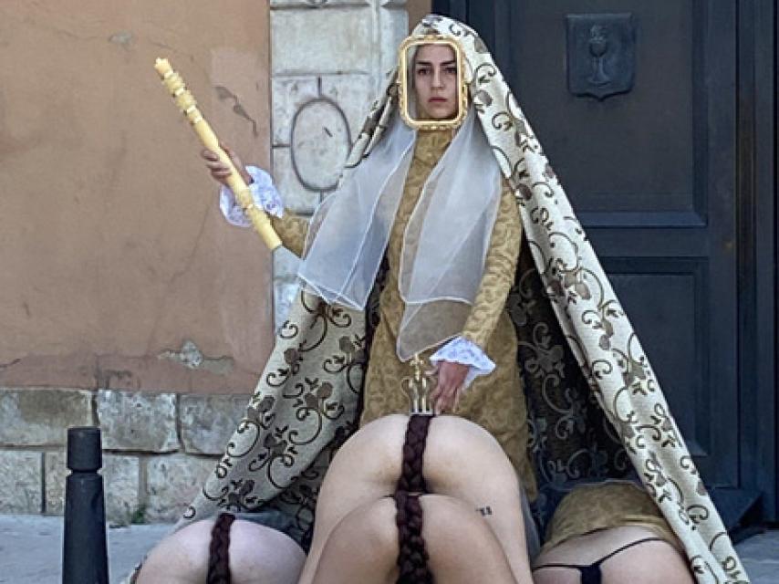 Una de las imágenes de la performance frente a la Catedral de Cuenca: Imagen: Abogados Cristianos.