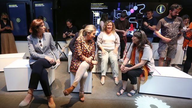 La alcaldesa Milagros Tolón ha acudido a la inauguración.