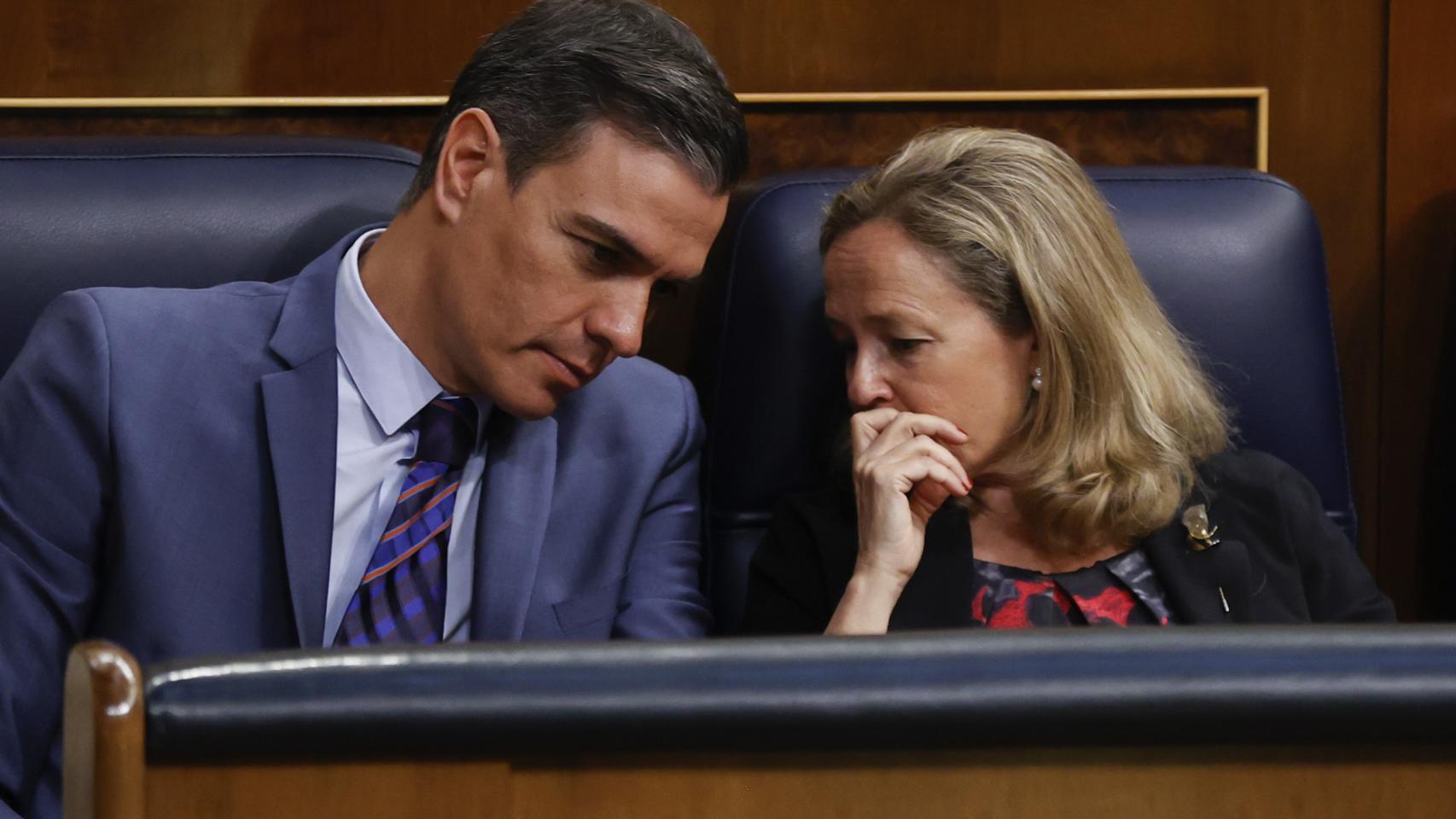 Pedro Sánchez y Nadia Calviño en el Congreso de los Diputados.
