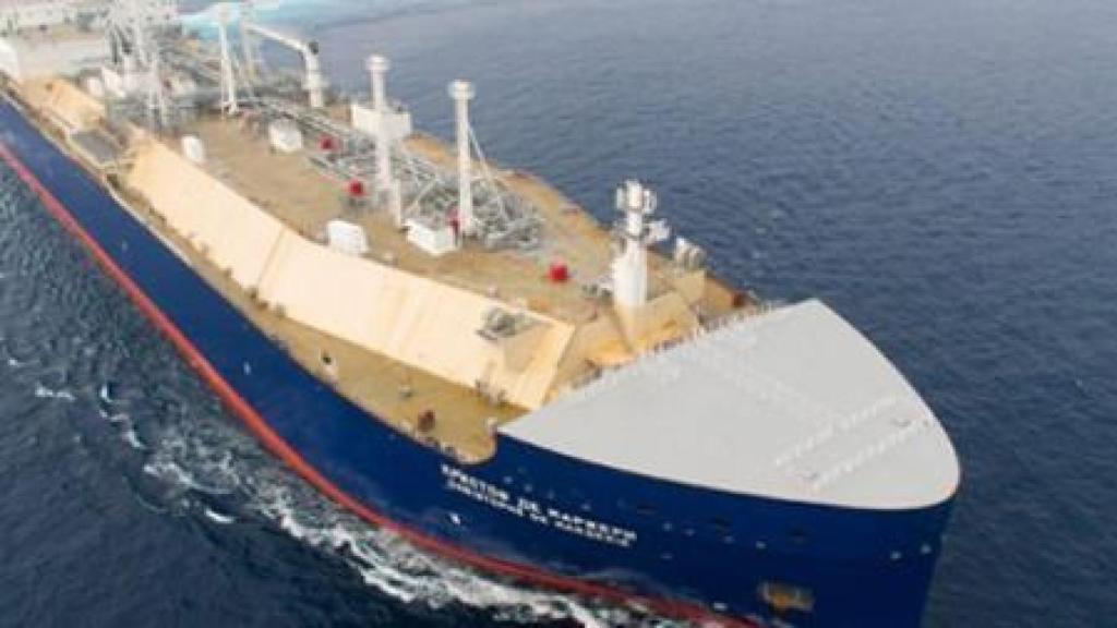 El navío ruso Christophe de Margerie, de la compañía SCF, cruzando sin hielo por la ruta del norte.