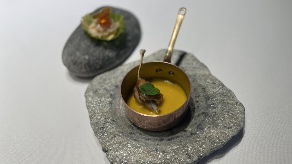 Anca de rana escabeche de zanahoria y palo cortado en Ancestral (Illescas)