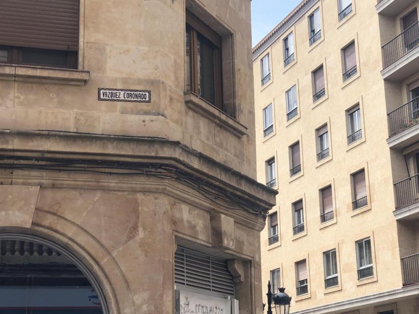 Francisco Vázquez de Coronado no cuenta en Salamanca con ningún monumento ni calle.