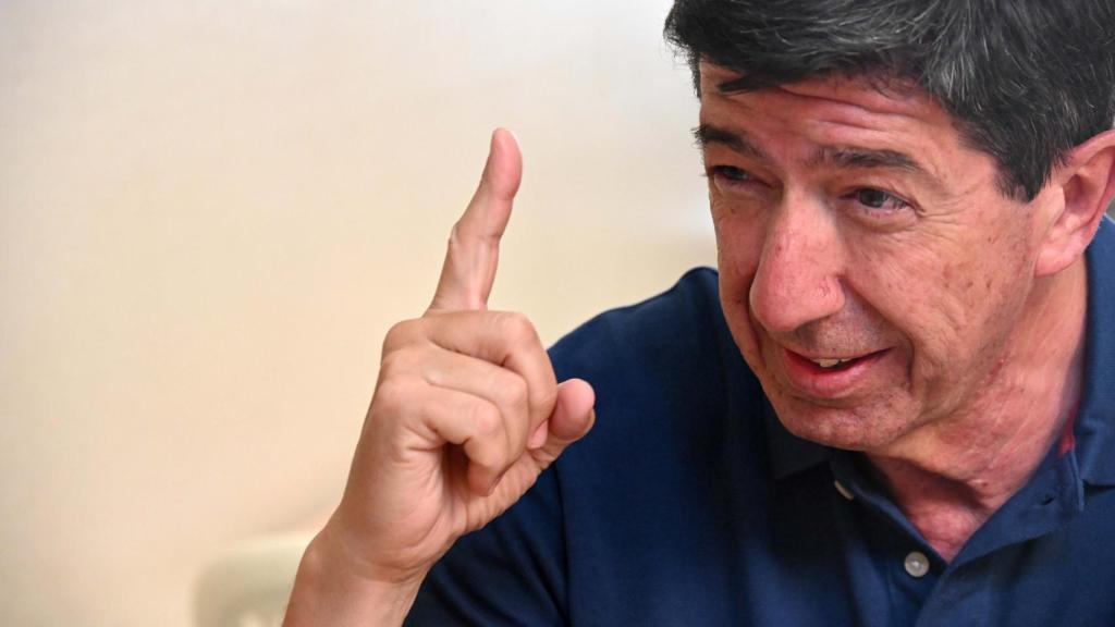Marín gesticula durante la entrevista.