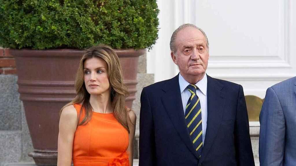 Letizia y el entonces rey Juan Carlos, en un acto público.