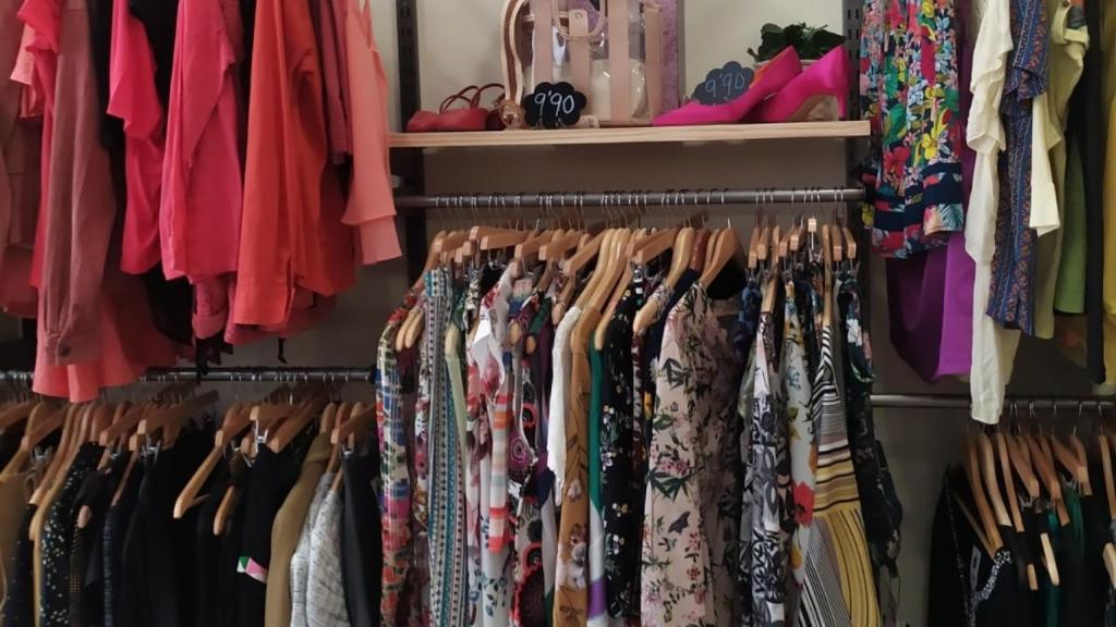 Detalle de una parte de la tienda 'Moda Re'