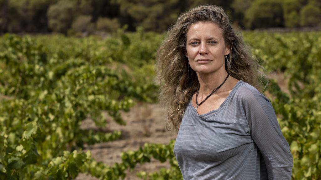 Isabel Galindo, enóloga y directora técnica de Las Moradas de San Martín, en el viñedo.