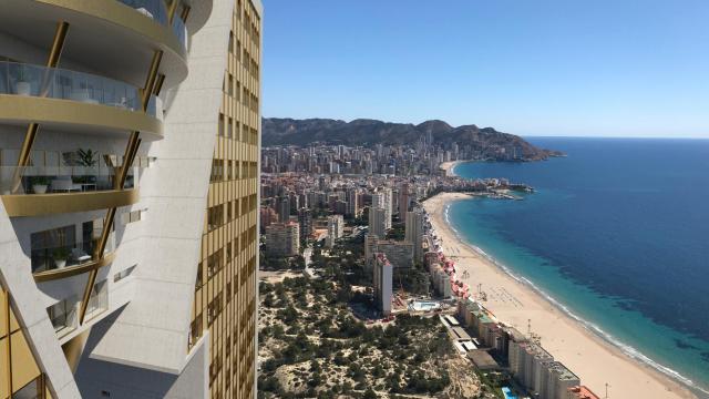 Playa de Poniente vista desde el Intempo.