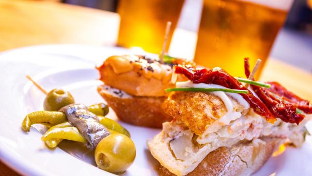 El consumo de alcohol se ha relacionado con un mayor riesgo de padecer cáncer.