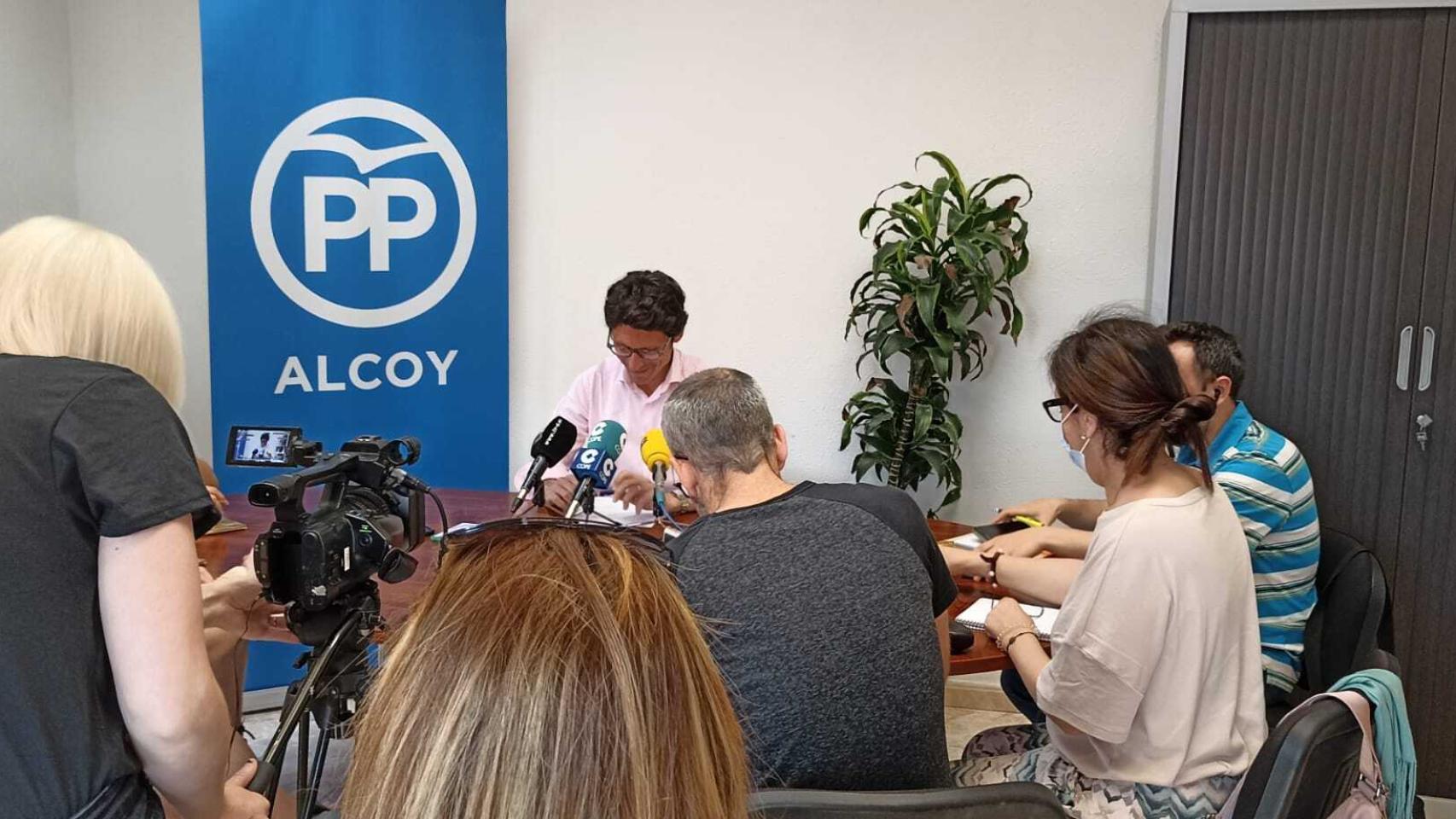 El portavoz del Partido Popular en Alcoy, Enrique Ruíz.